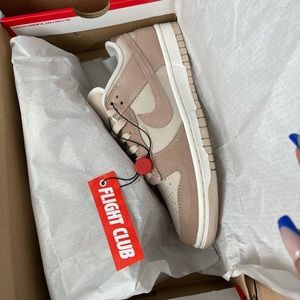 Women’s dunk low sandrift 8.5